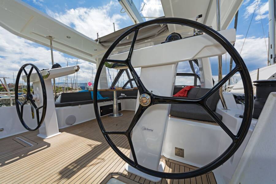 Hanse 548