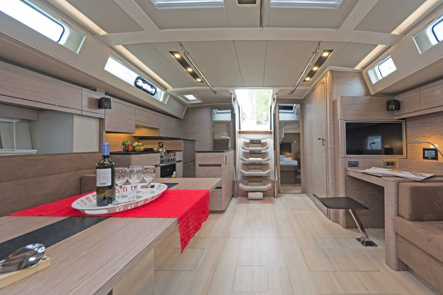 Hanse 548