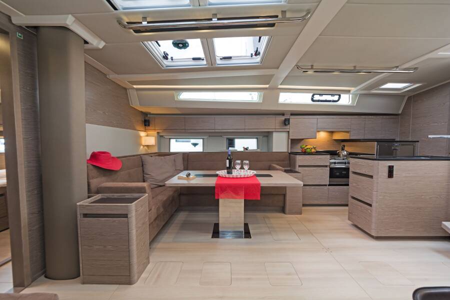 Hanse 548