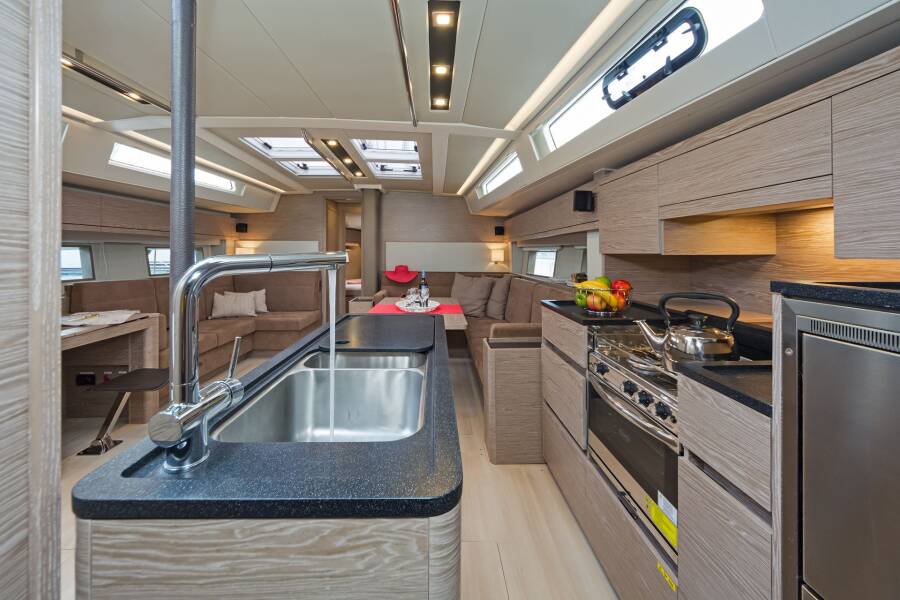 Hanse 548