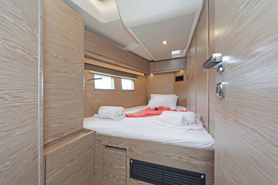 Hanse 548