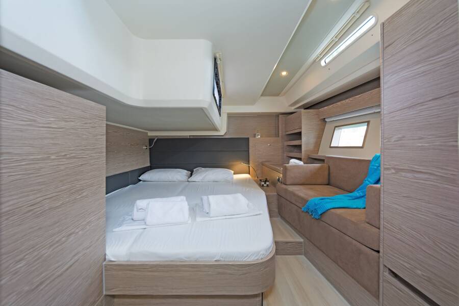 Hanse 548