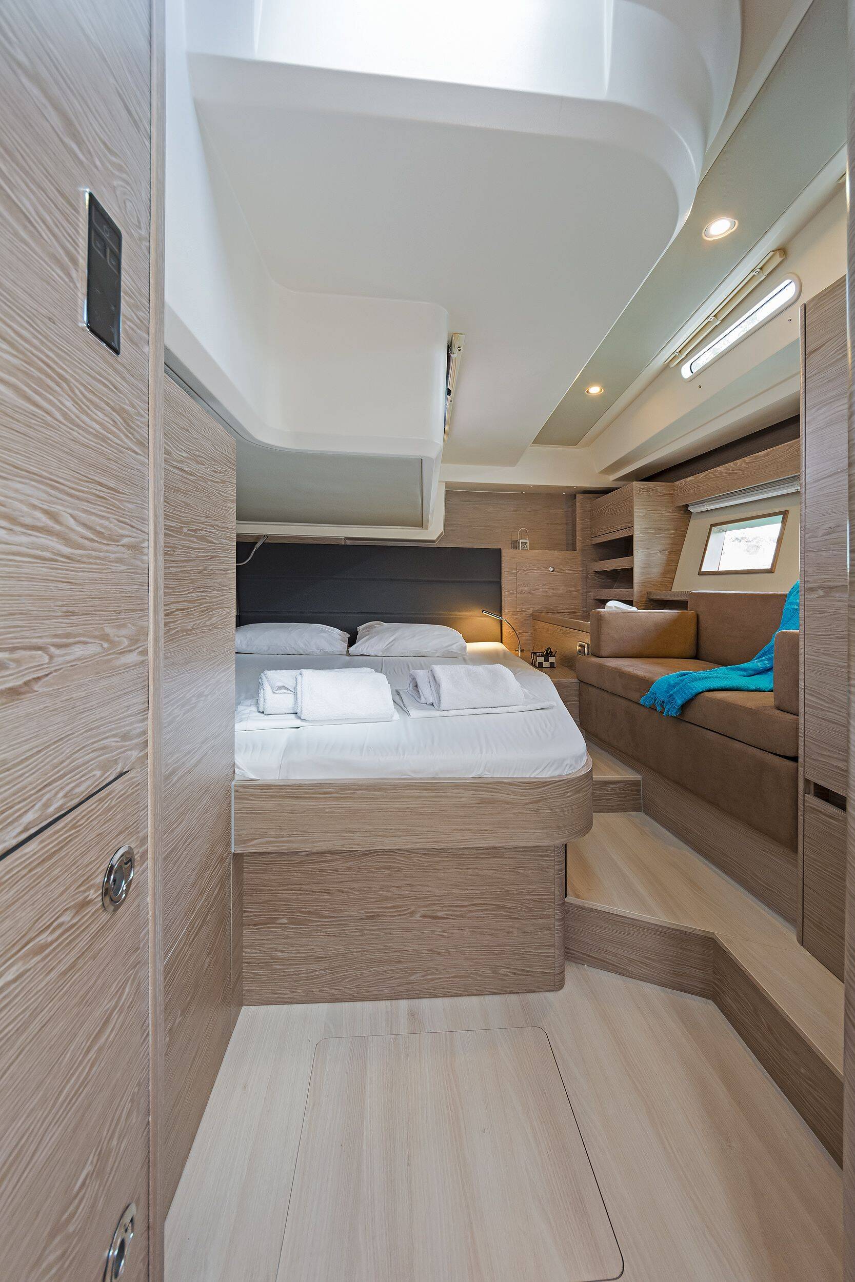 Hanse 548