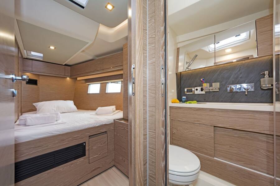 Hanse 548