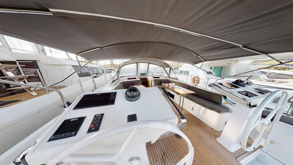 Hanse 548