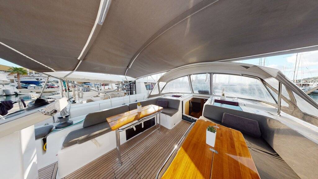 Hanse 548