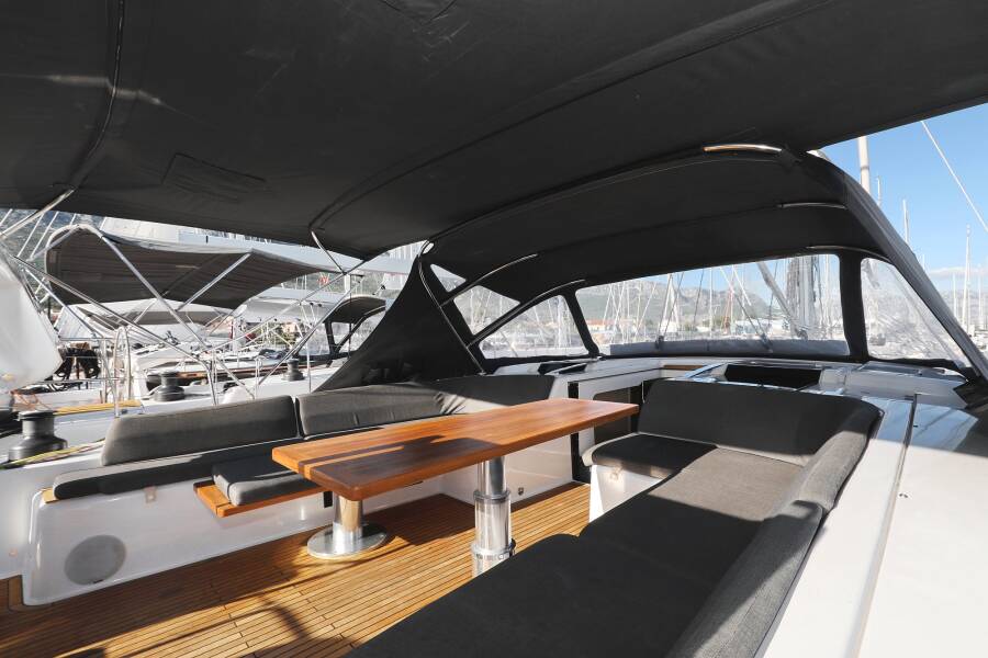 Hanse 548