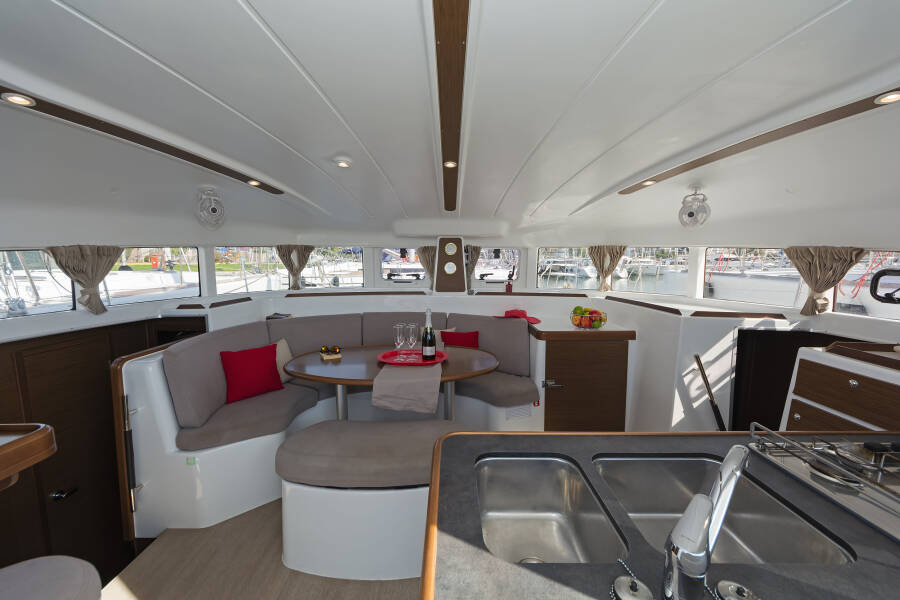 Lagoon 380 S2