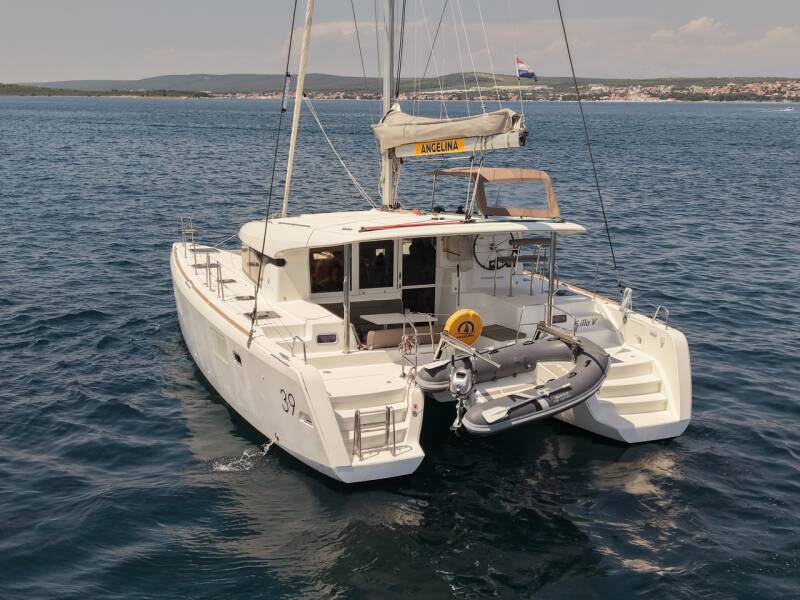 Lagoon 39
