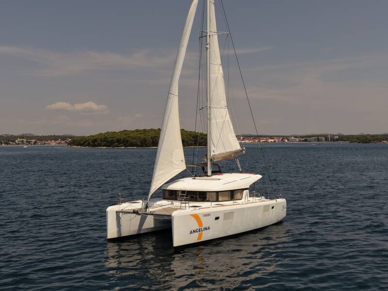 Lagoon 39