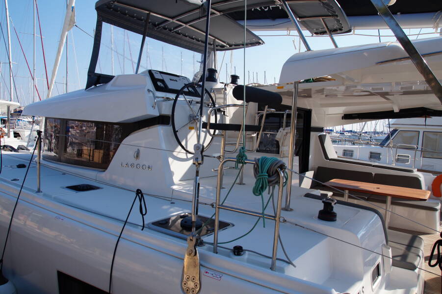Lagoon 42