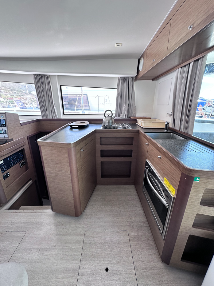 Lagoon 42