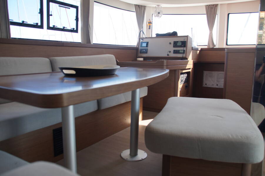 Lagoon 42