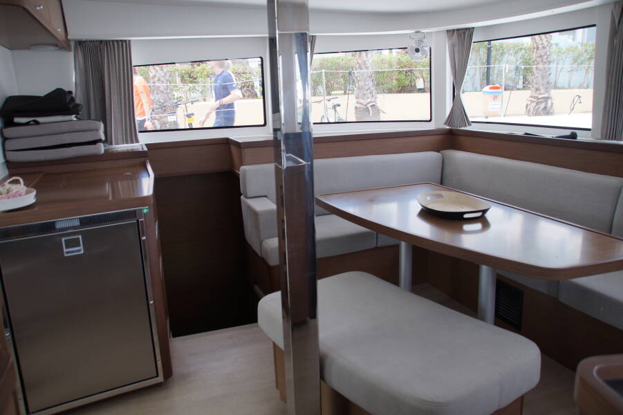 Lagoon 42