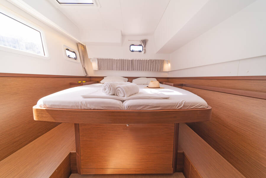 Lagoon 42