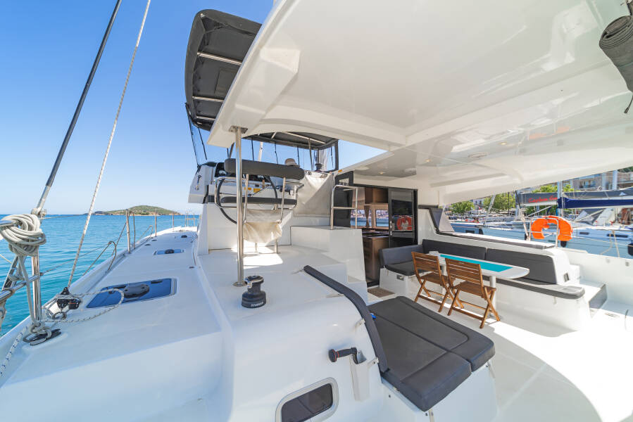 Lagoon 42