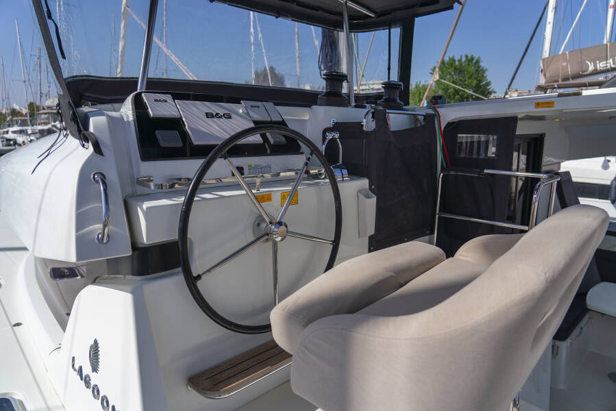 Lagoon 42
