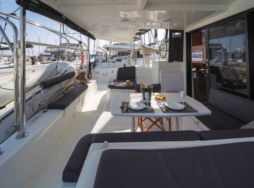 Lagoon 42