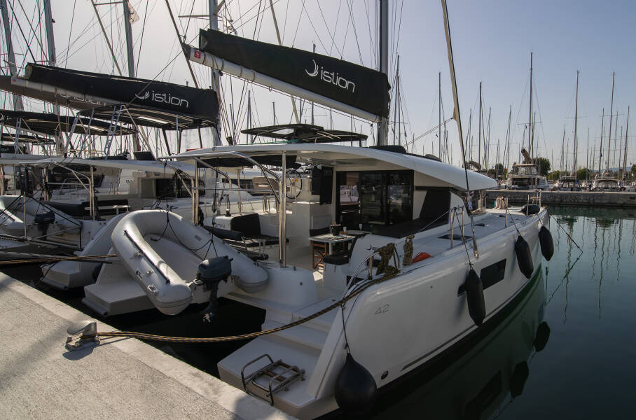 Lagoon 42