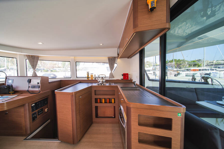 Lagoon 42