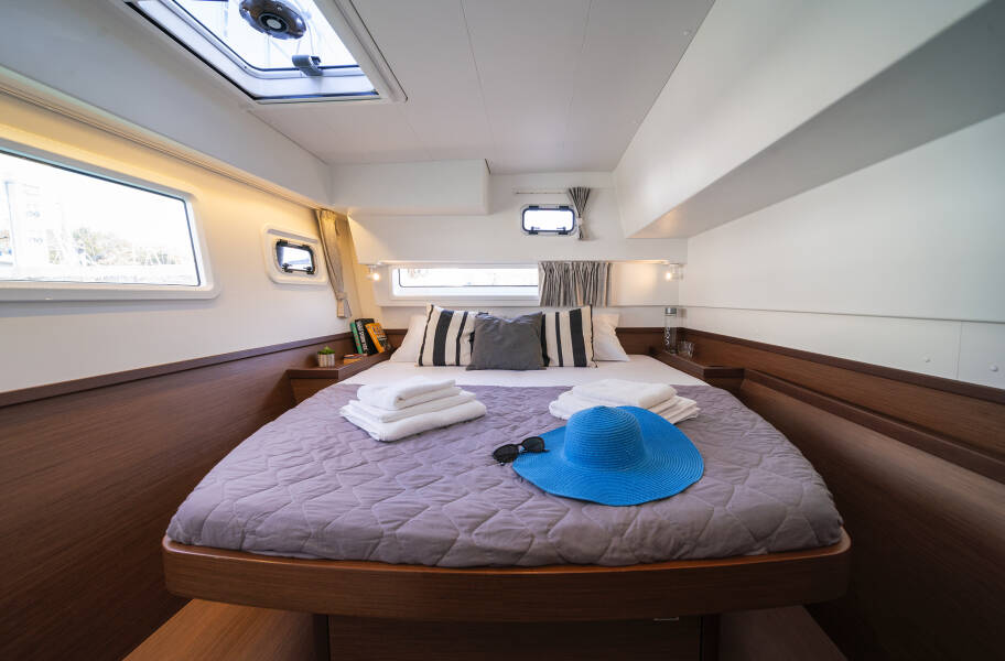 Lagoon 42