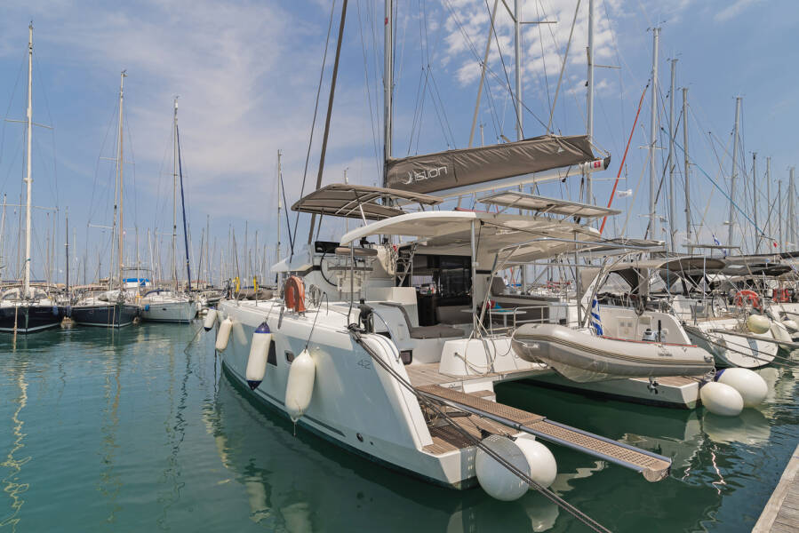 Lagoon 42