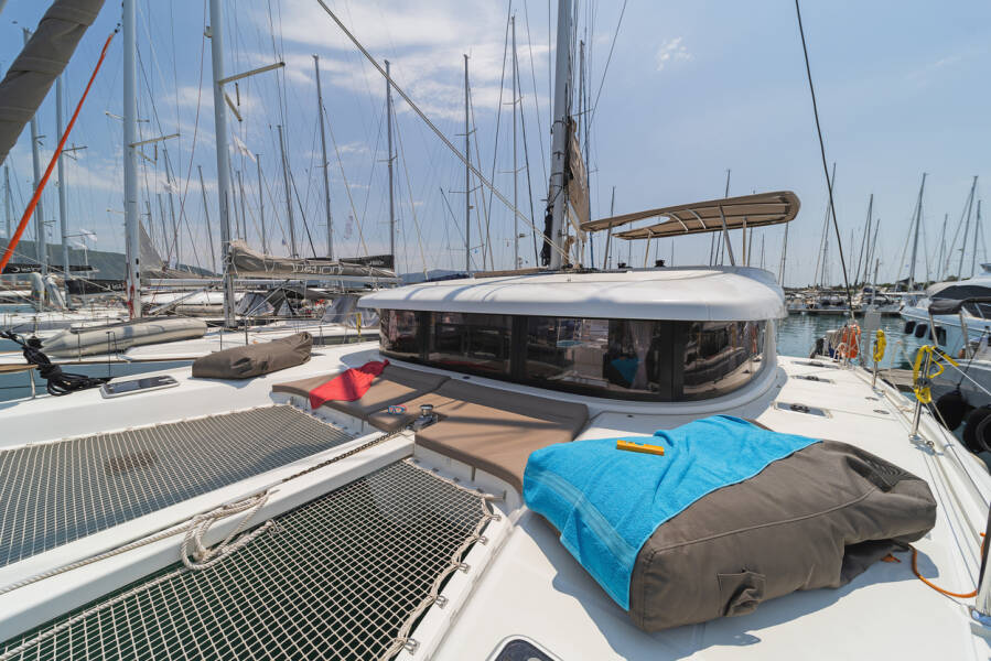 Lagoon 42