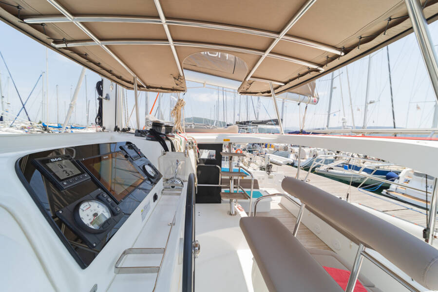 Lagoon 42