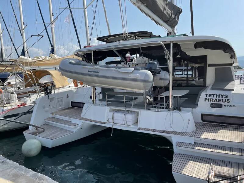 Lagoon 42