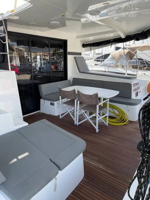 Lagoon 42