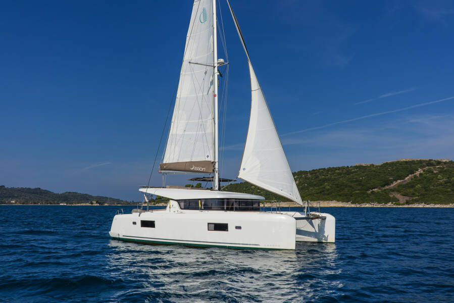 Lagoon 42