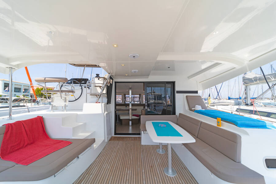 Lagoon 42