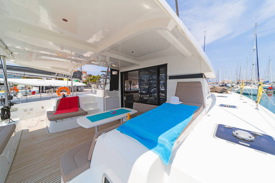 Lagoon 42