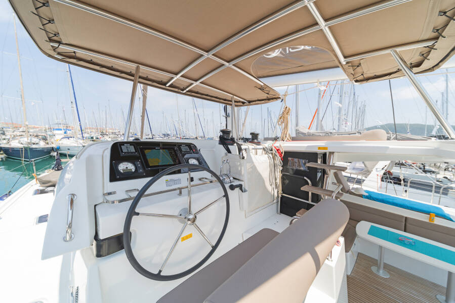 Lagoon 42