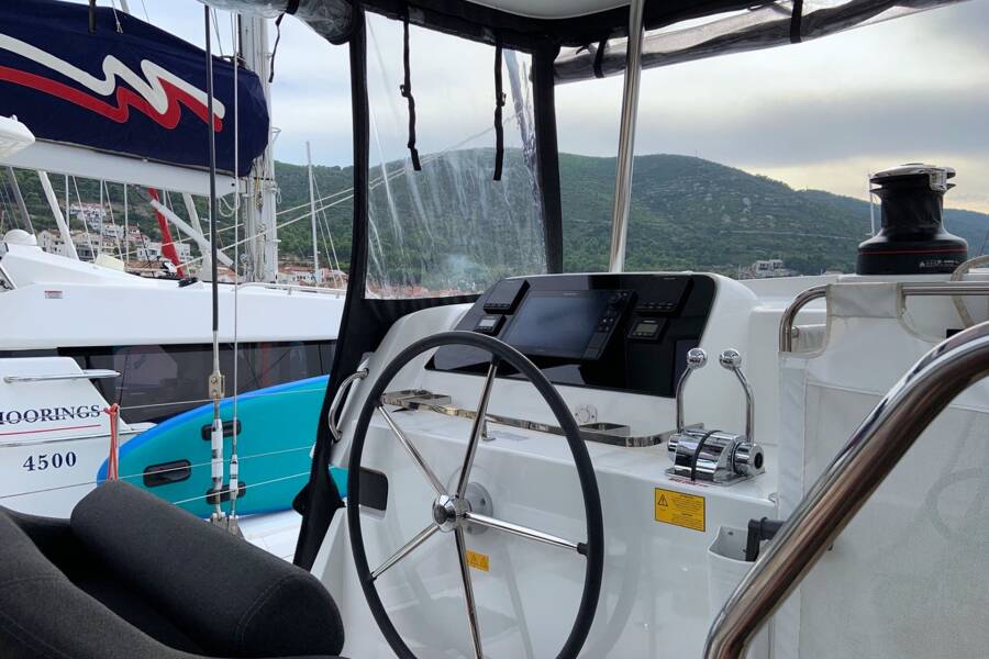 Lagoon 42