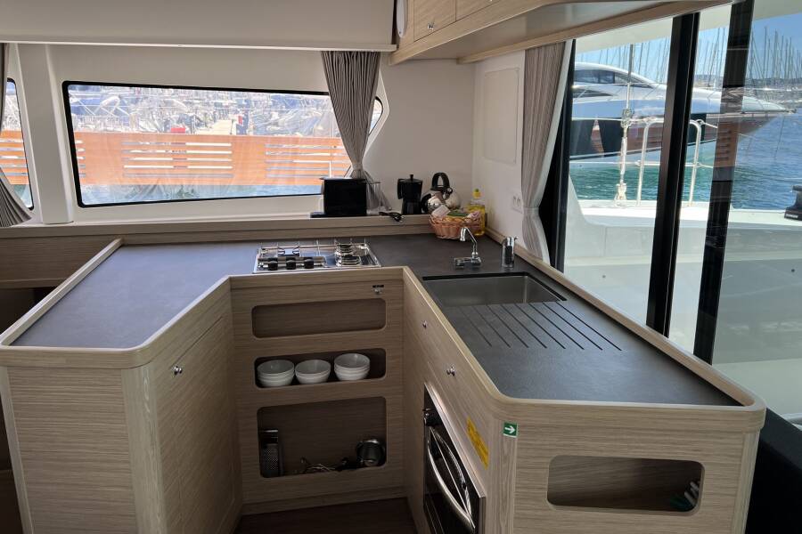 Lagoon 42
