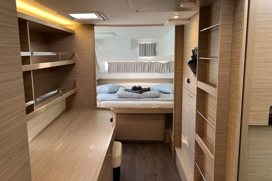 Lagoon 42