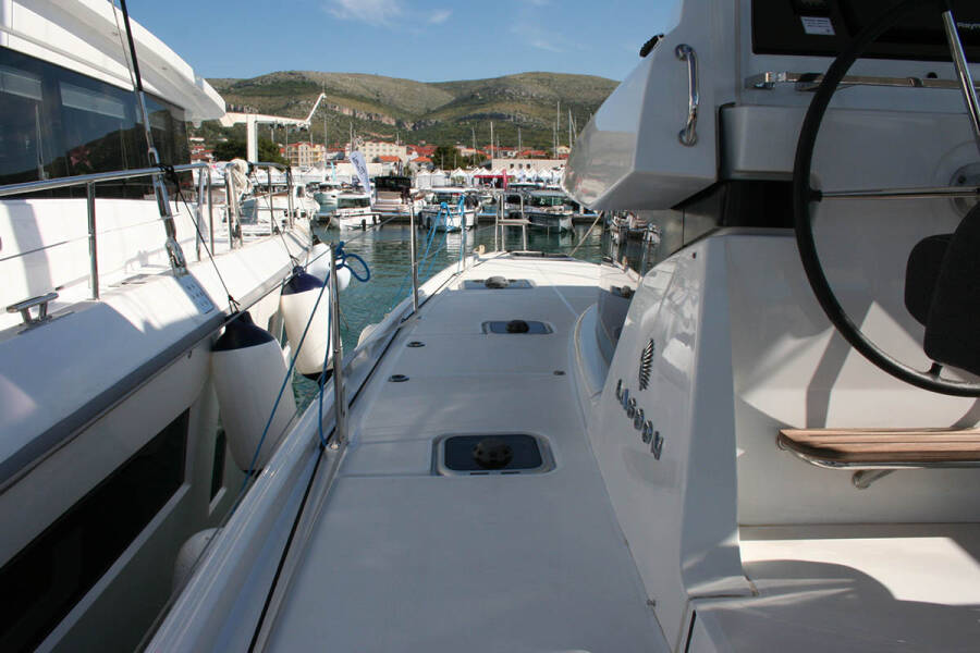 Lagoon 42