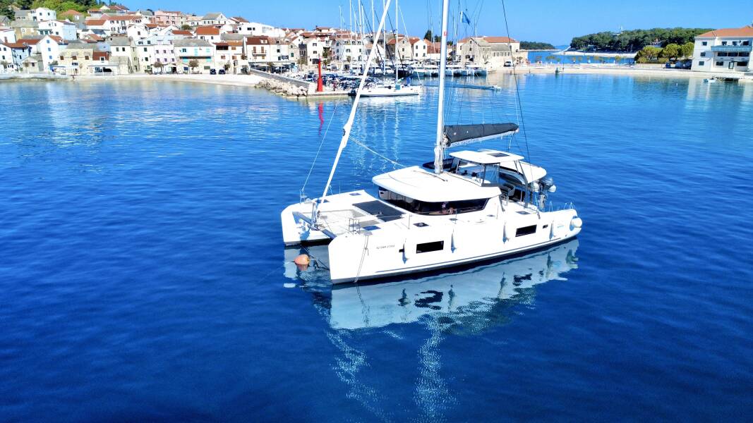 Lagoon 42