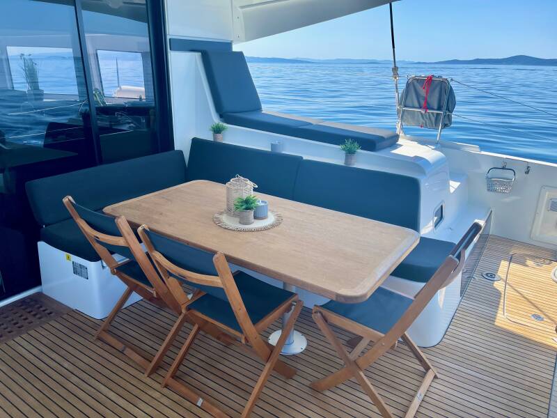 Lagoon 42