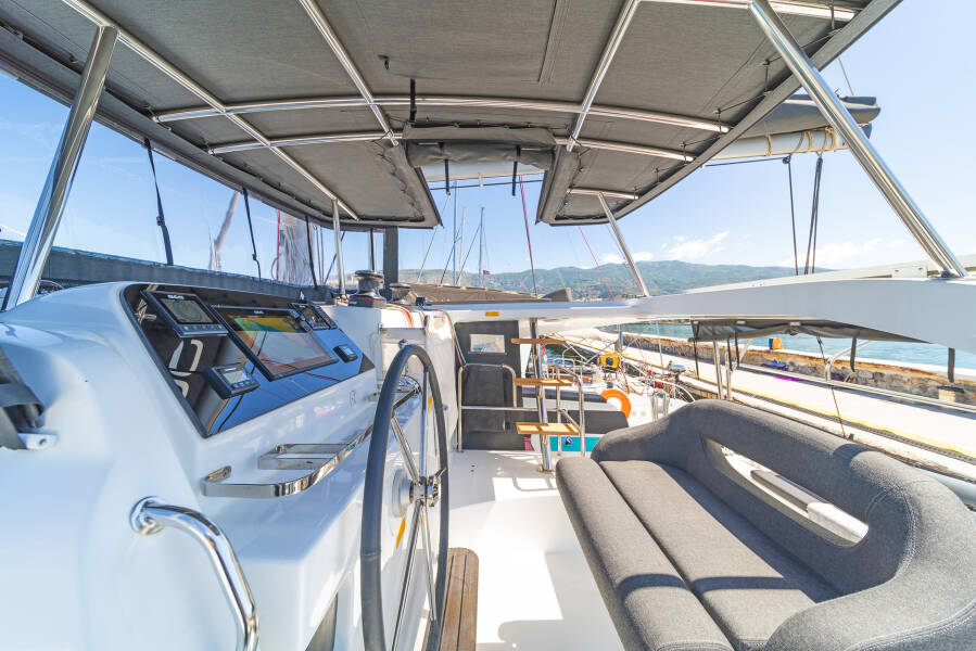 Lagoon 42