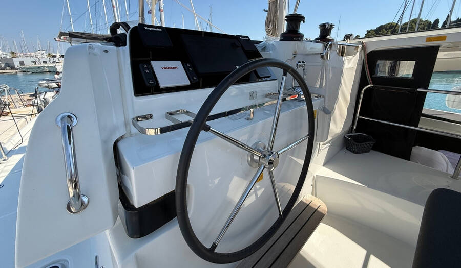 Lagoon 42