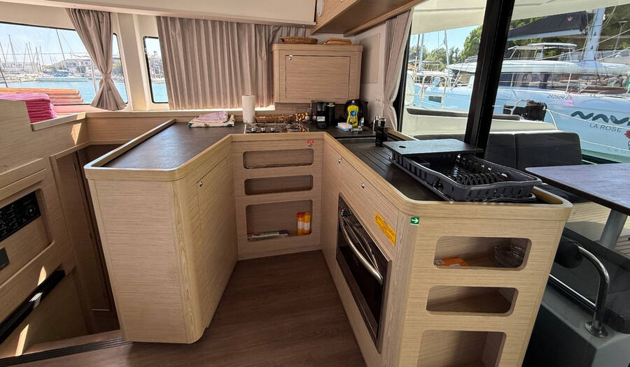 Lagoon 42