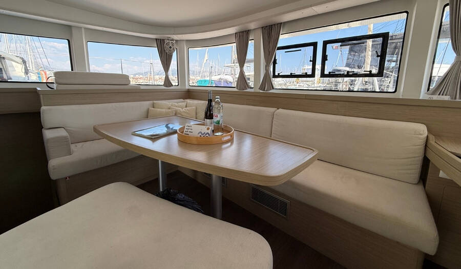 Lagoon 42