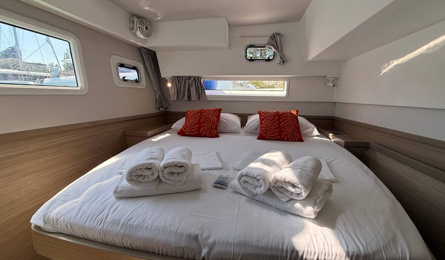 Lagoon 42