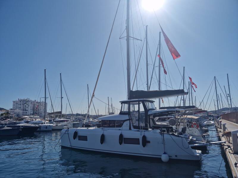 Lagoon 42