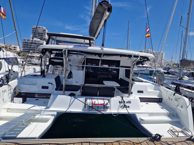 Lagoon 42