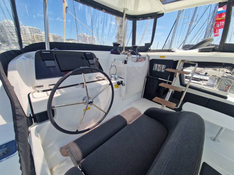 Lagoon 42