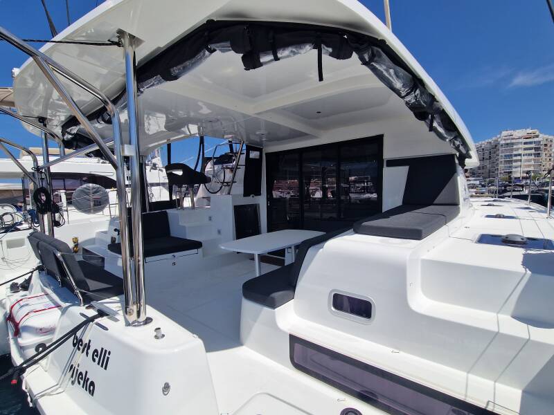 Lagoon 42