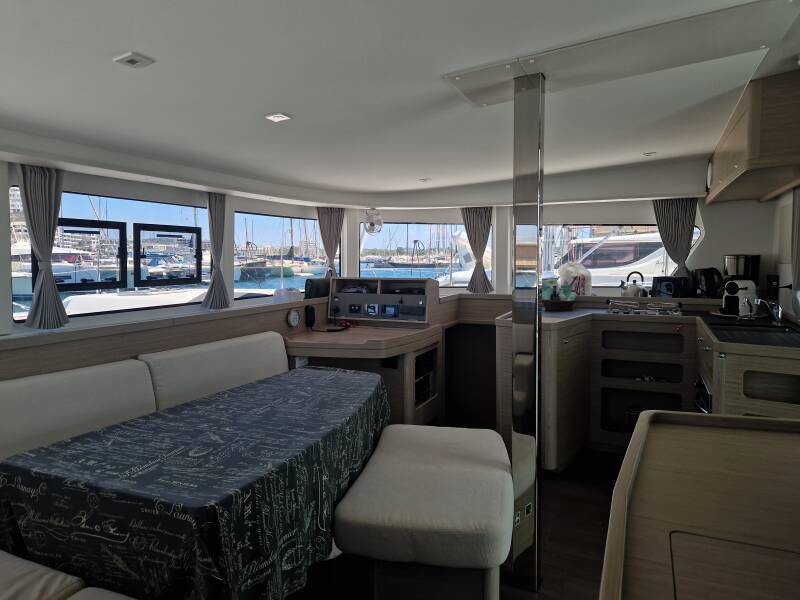 Lagoon 42
